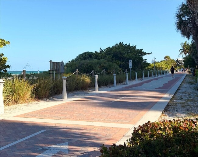 Building Photo - 2625 Collins Ave