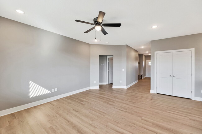 Building Photo - 4579 S Doris Ct