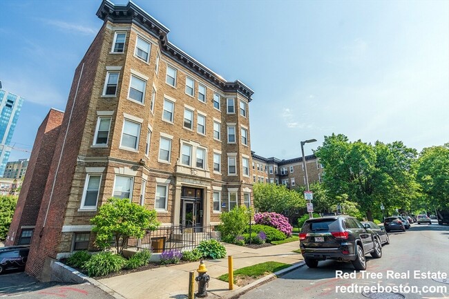 Building Photo - 107 Queensberry St