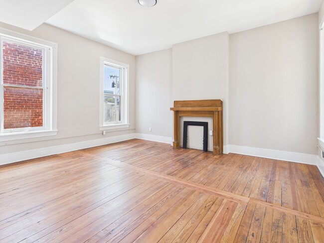 Building Photo - 7 E Franklin St