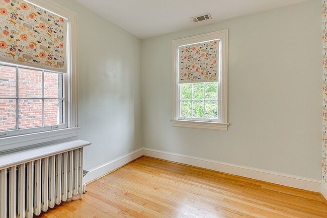 Building Photo - 3-Bed in the Heart of Washington, D.C. – Spacious 1996 Sq Ft with 2 Full Baths!"