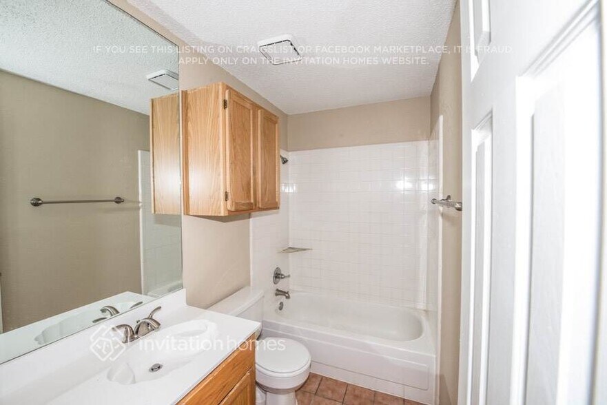 Building Photo - 3801 Devonaire Dr