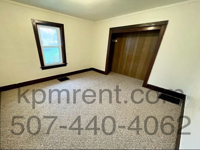 Building Photo - 621 Oak St