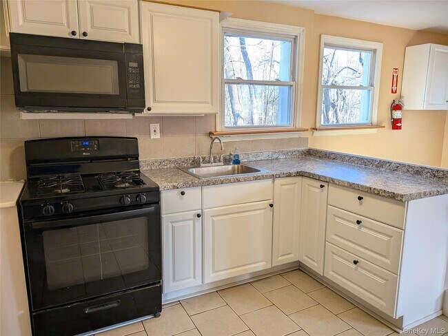 Building Photo - 1521 NY-208