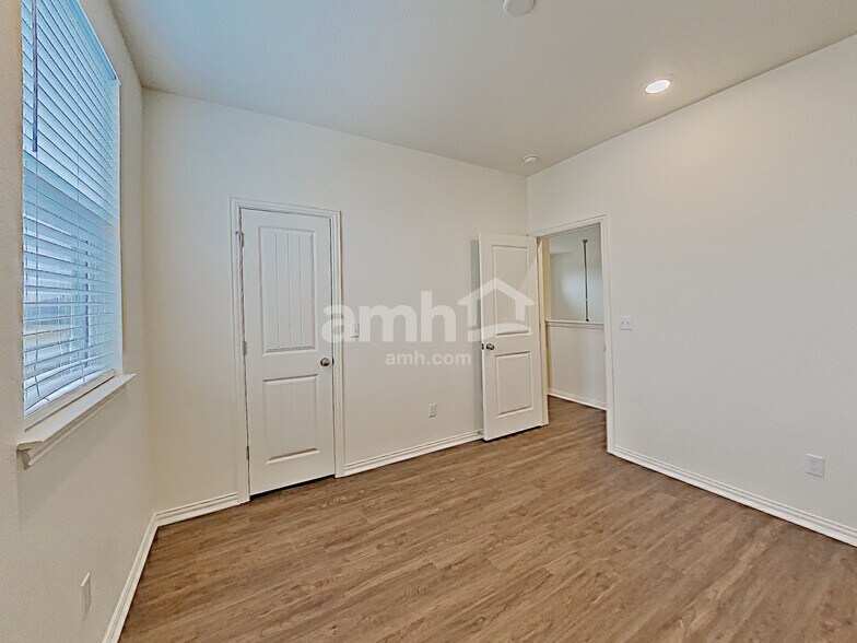 Building Photo - 2740 Spencebrook