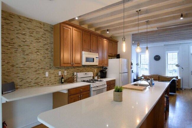 Building Photo - 2028 Webster St