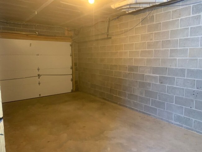 Building Photo - 131 Spring Way