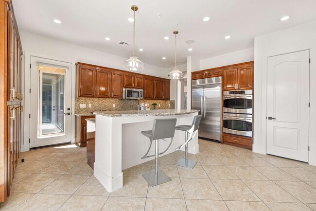 Building Photo - 57806 Cantata Dr