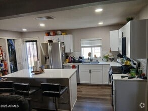 Building Photo - 7635 N 76th Ln