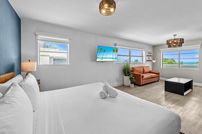 Building Photo - 1024 Ocean Dr