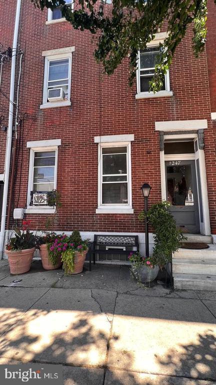 Building Photo - 1247 Shackamaxon St