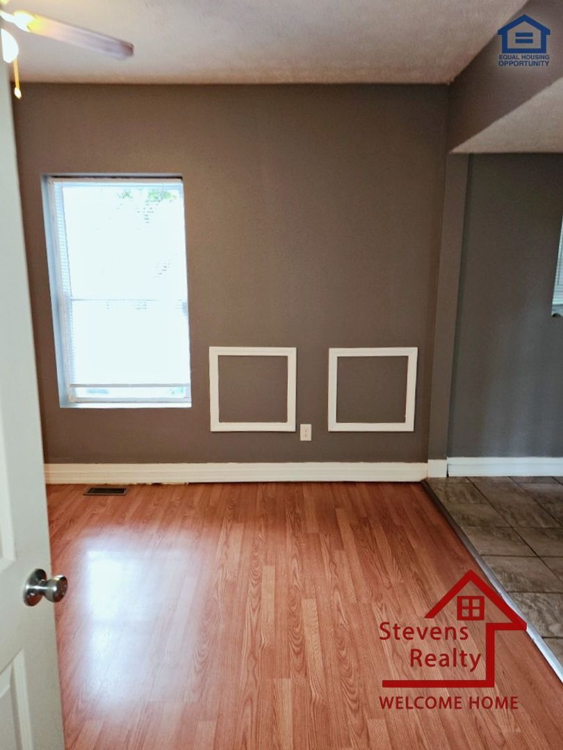 Building Photo - 912 W Scott Ave