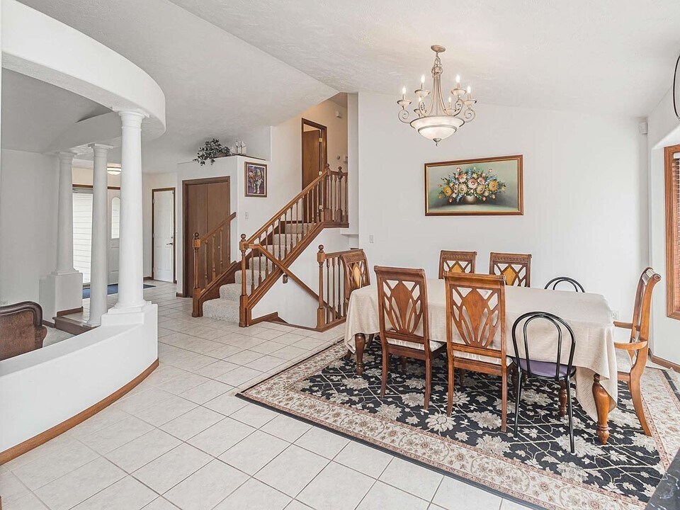 Building Photo - 809 S Outlook Dr