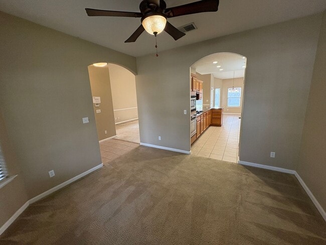 Building Photo - Spacious Tulare Home Available Now!