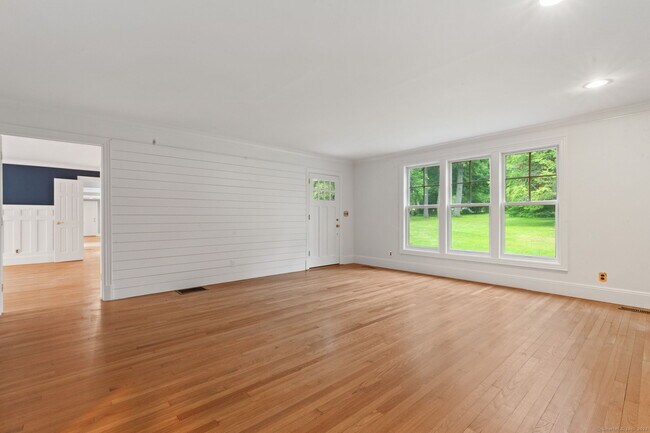 Building Photo - 219 Skyview Ln