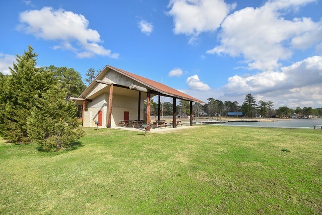 Building Photo - 45 Lookout Point