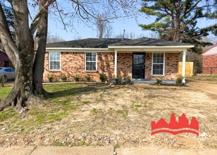 Building Photo - 2538 Lisa Ave