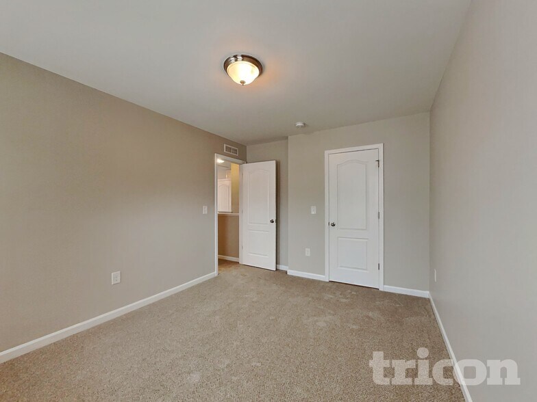 Building Photo - 1304 Lombar St