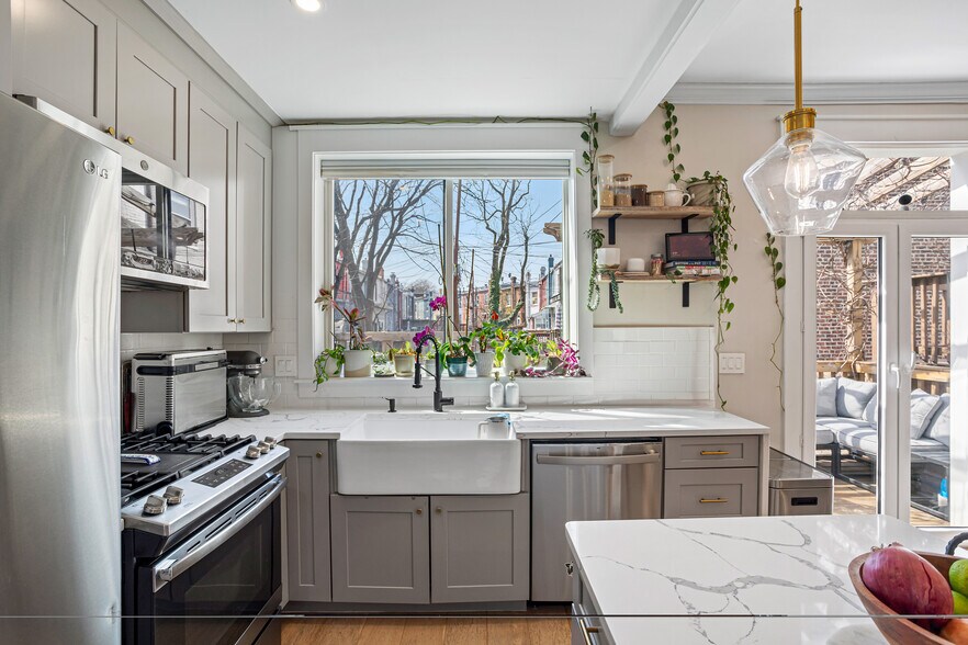 Kitchen - 118 15th St NE