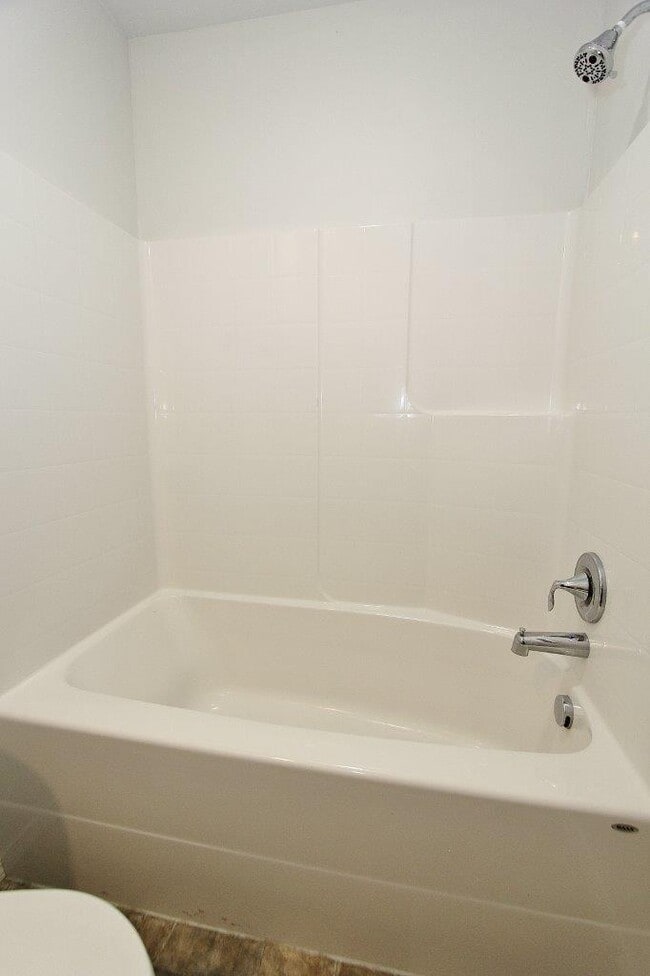 Building Photo - 454 Old Maple Dr