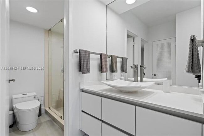 Building Photo - 5700 Collins Ave