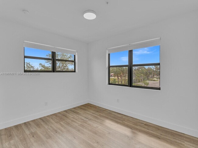 Building Photo - 6130 SW 36th Ct