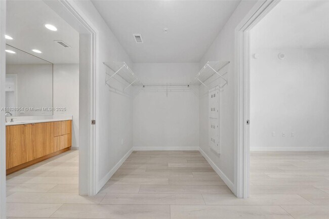 Building Photo - 555 NE 8th St