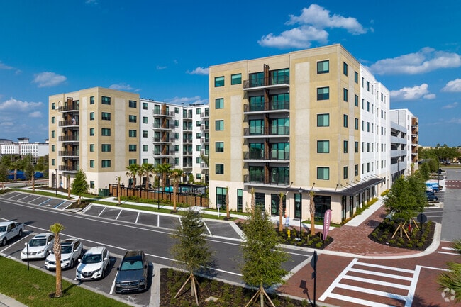 Building Photo - The Luna at Viera