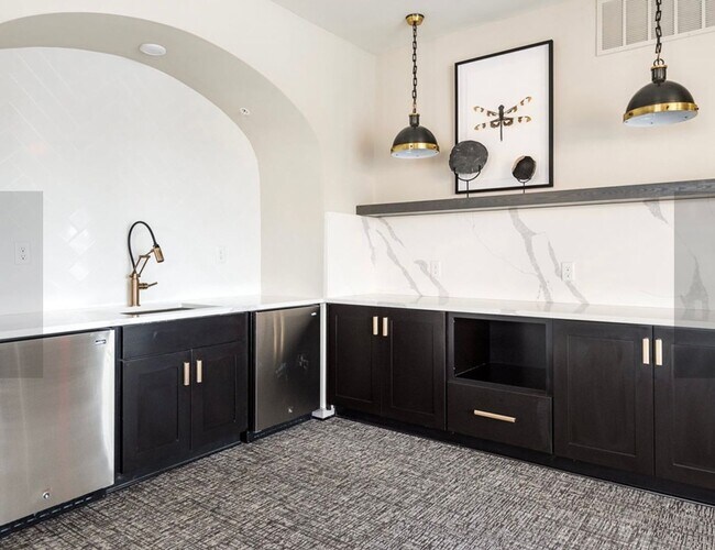 Building Photo - 4 Bed/3 Bath Luxurious Townhome in Chester...