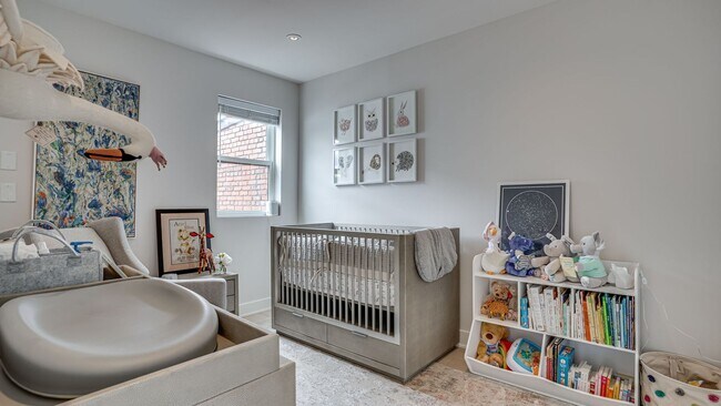 Building Photo - Luxurious Living in NW DC!