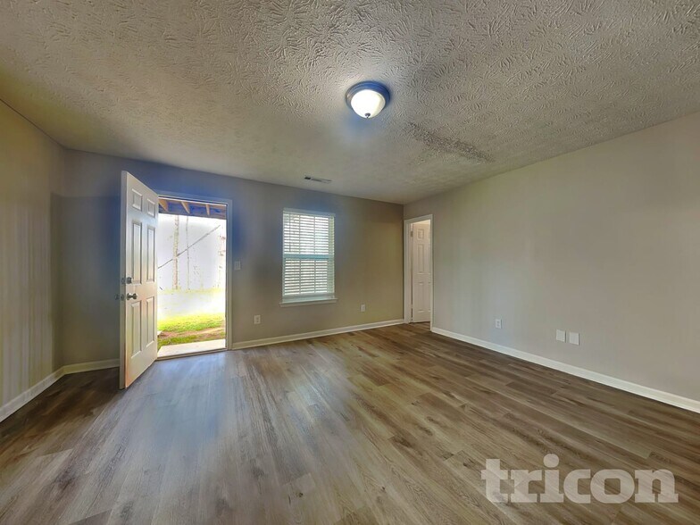 Building Photo - 1270 St Francis Ct