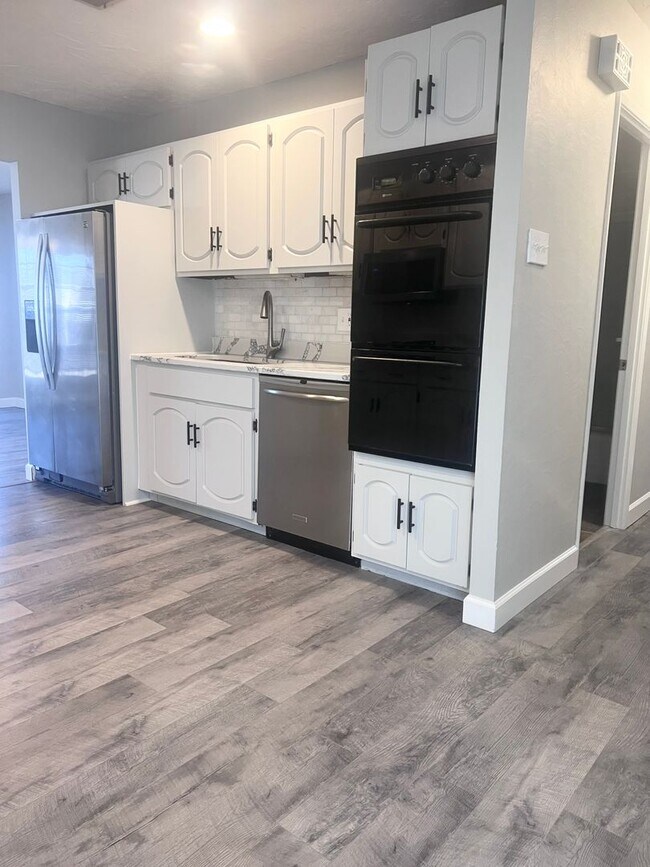 Building Photo - Fully Renovated 4 Bed / 2 Bath Home for Rent – South County (63125)