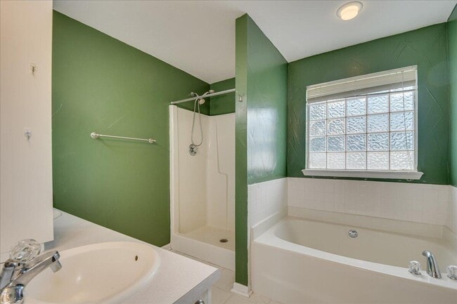 Building Photo - 1327 Apache Tr