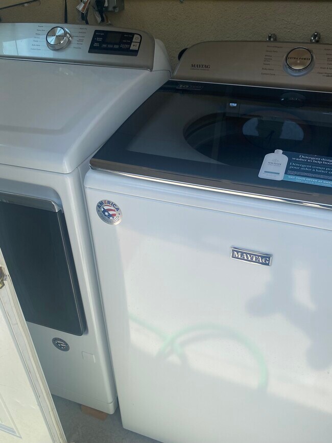 Washer and dryer - 1437 Plumas St