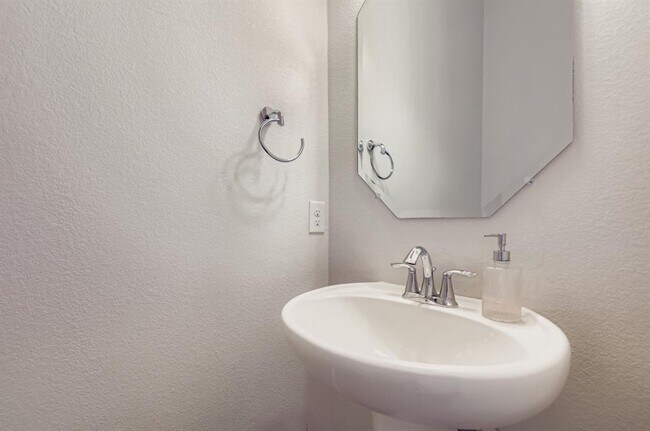 Building Photo - 12518 Red Sparrow St