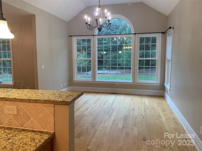 Building Photo - 7925 Bay Pointe Dr