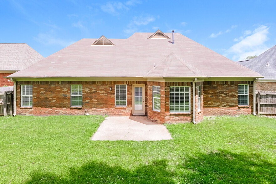 Building Photo - 9555 Morning Shadow Dr