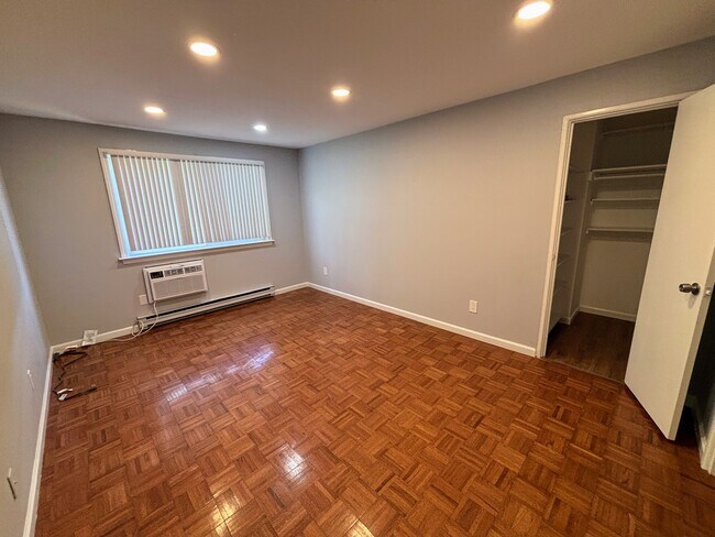 Building Photo - 164 Kennedy Dr