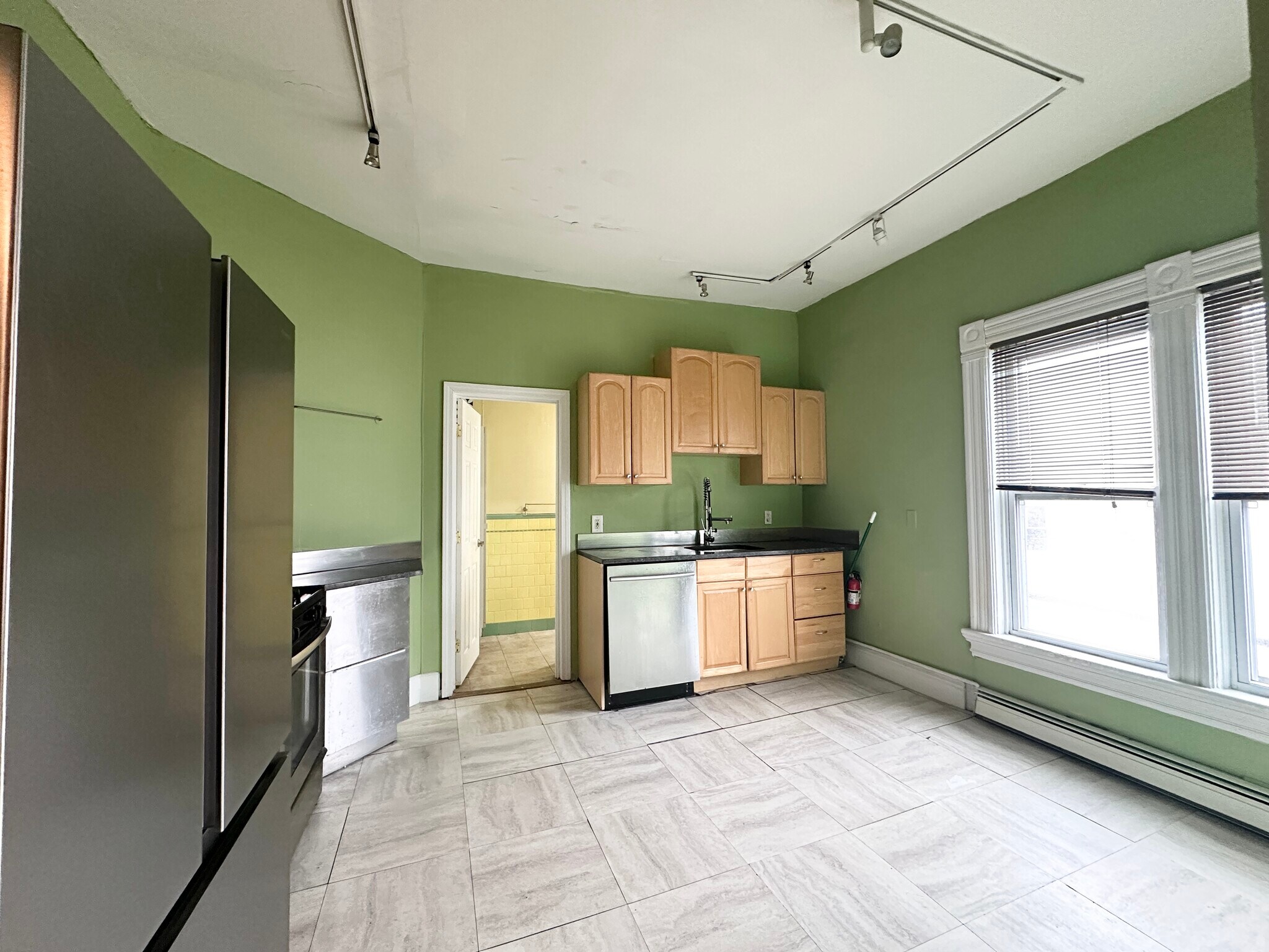 Building Photo - 124 Almy St