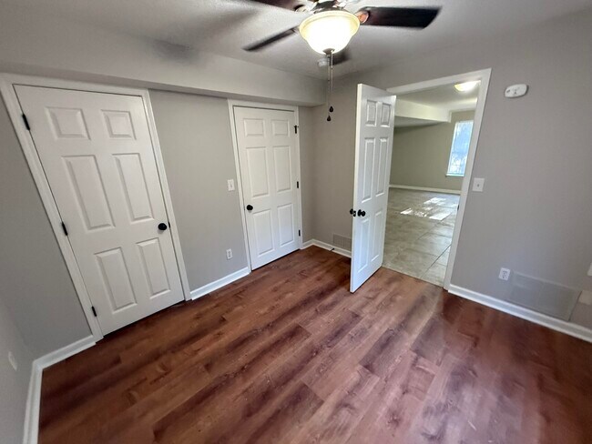 Building Photo - 1327 Valley Creek Ln