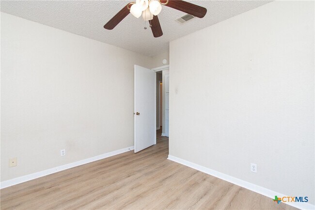 Building Photo - 2210 Carousel Dr