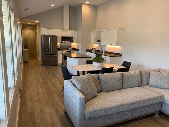 Living/Dining/Kitchen - 16524 Boones Ferry Rd