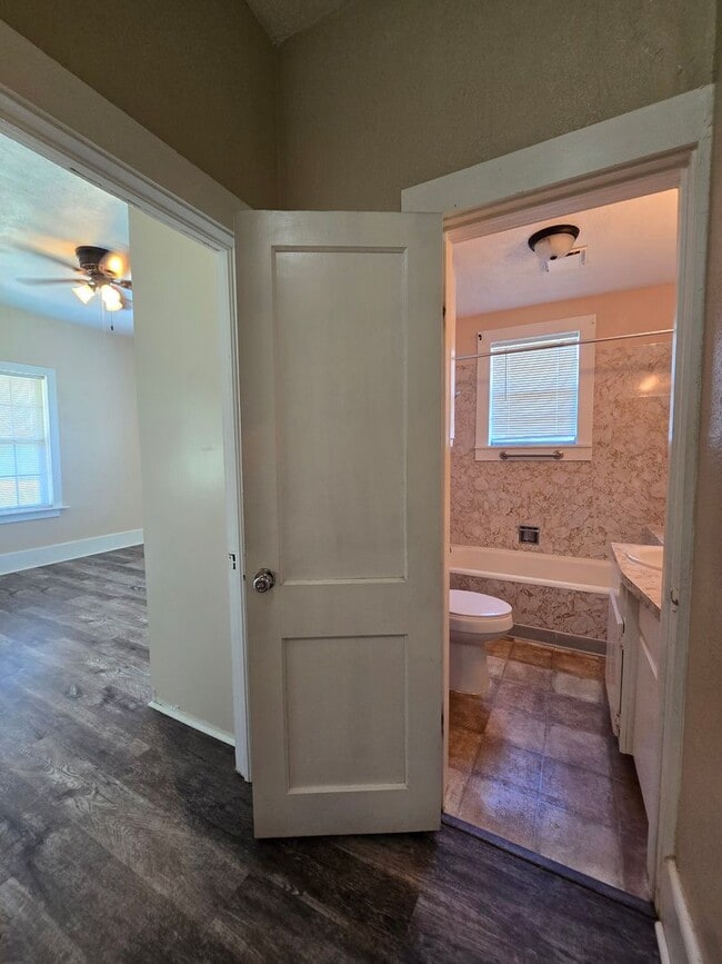 Building Photo - 3 Bedroom 2 Bath home in Asher!