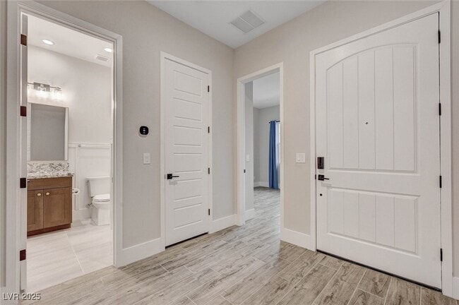 Building Photo - 3395 Stone View Ave