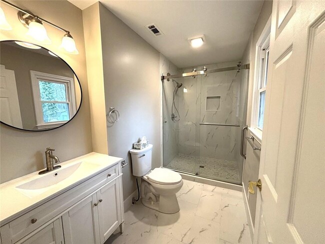 Building Photo - 558 Dorsey Cir SW