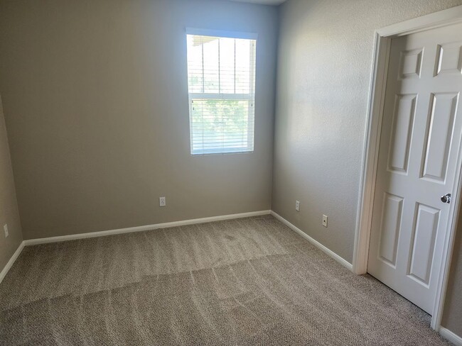 Building Photo - Two Story 3 Bedroom Townhome with 2 Car Garage in Gated Community