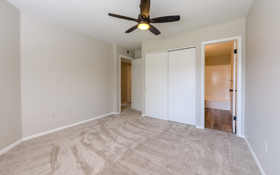 Building Photo - 5530 Stonewall Pl