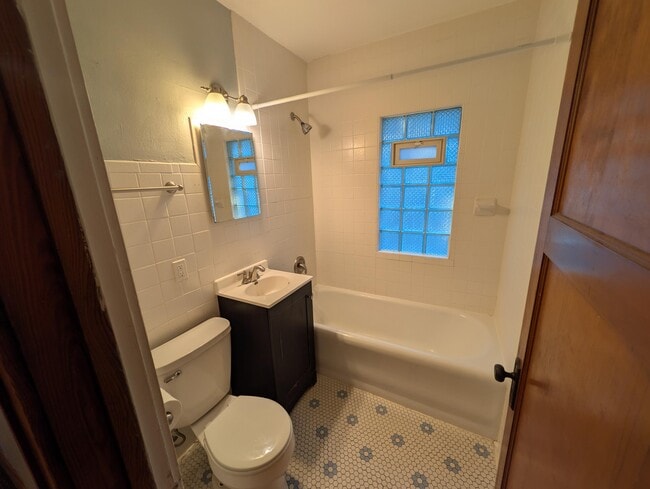 Building Photo - 1418 N 57th St