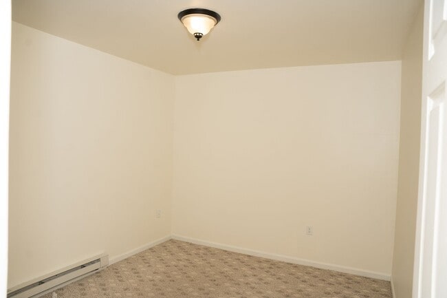 Building Photo - 53 E Summit St