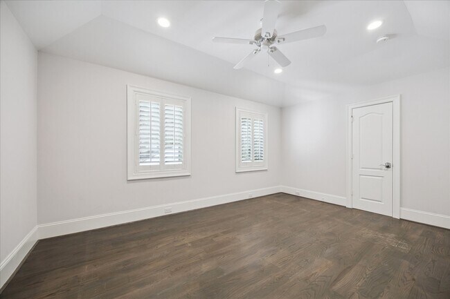 Building Photo - 12222 Old Oaks Dr